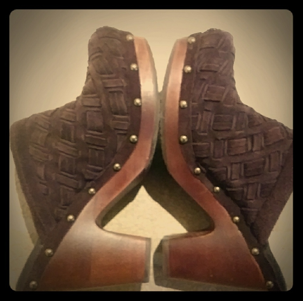 Ugg platform clogs